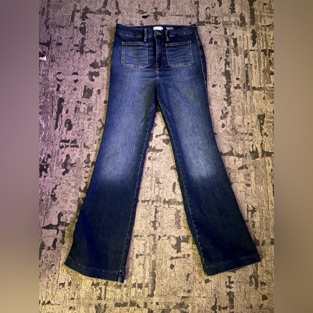 Good American “Good Curve” bootcut jeans